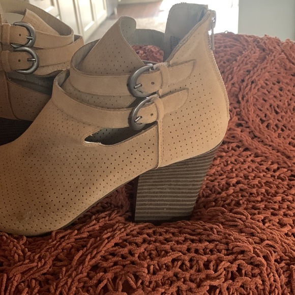 Women’s boot. - Picture 2 of 8